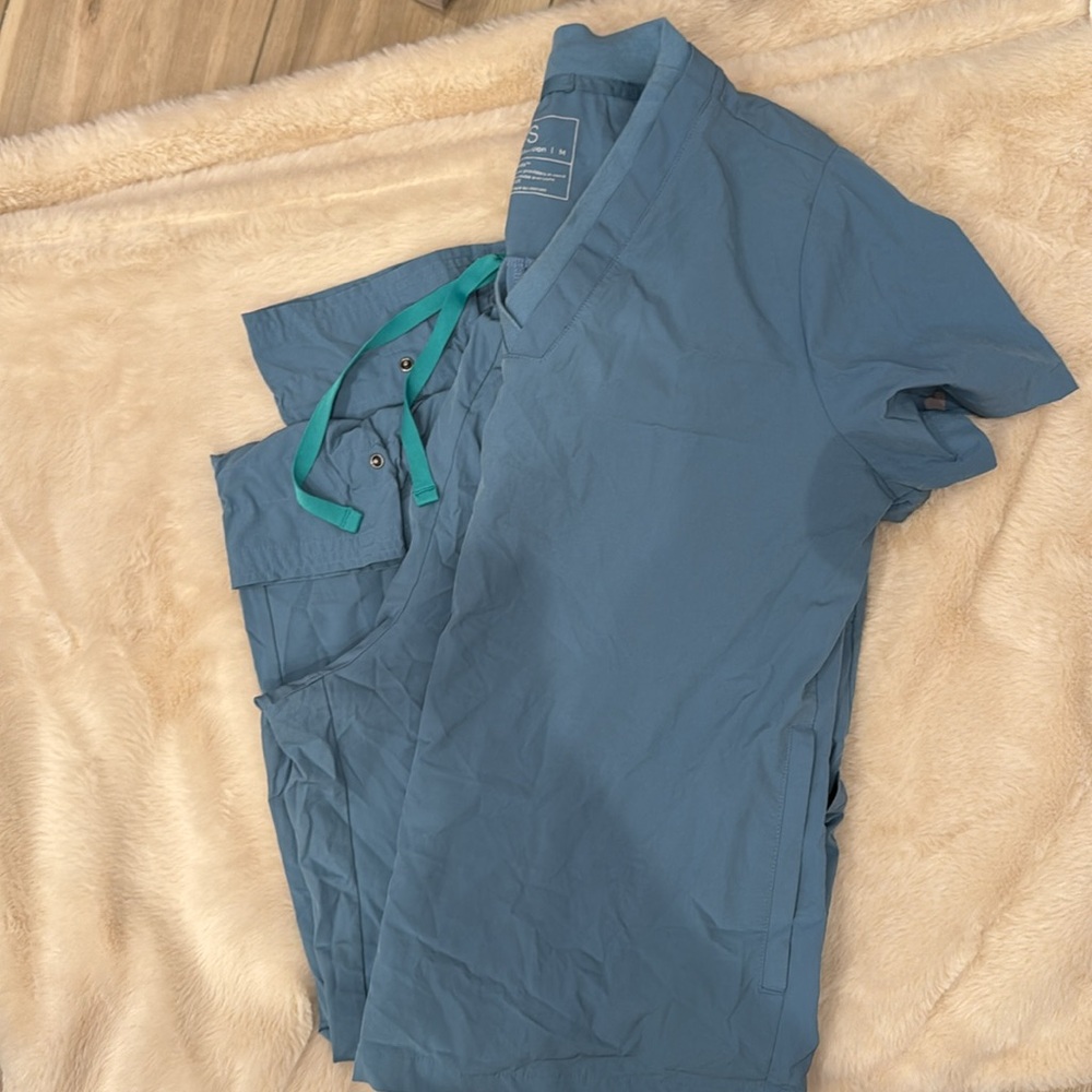 Figs Uniform! Medium Tops and XL Bottoms - Picture 4 of 4